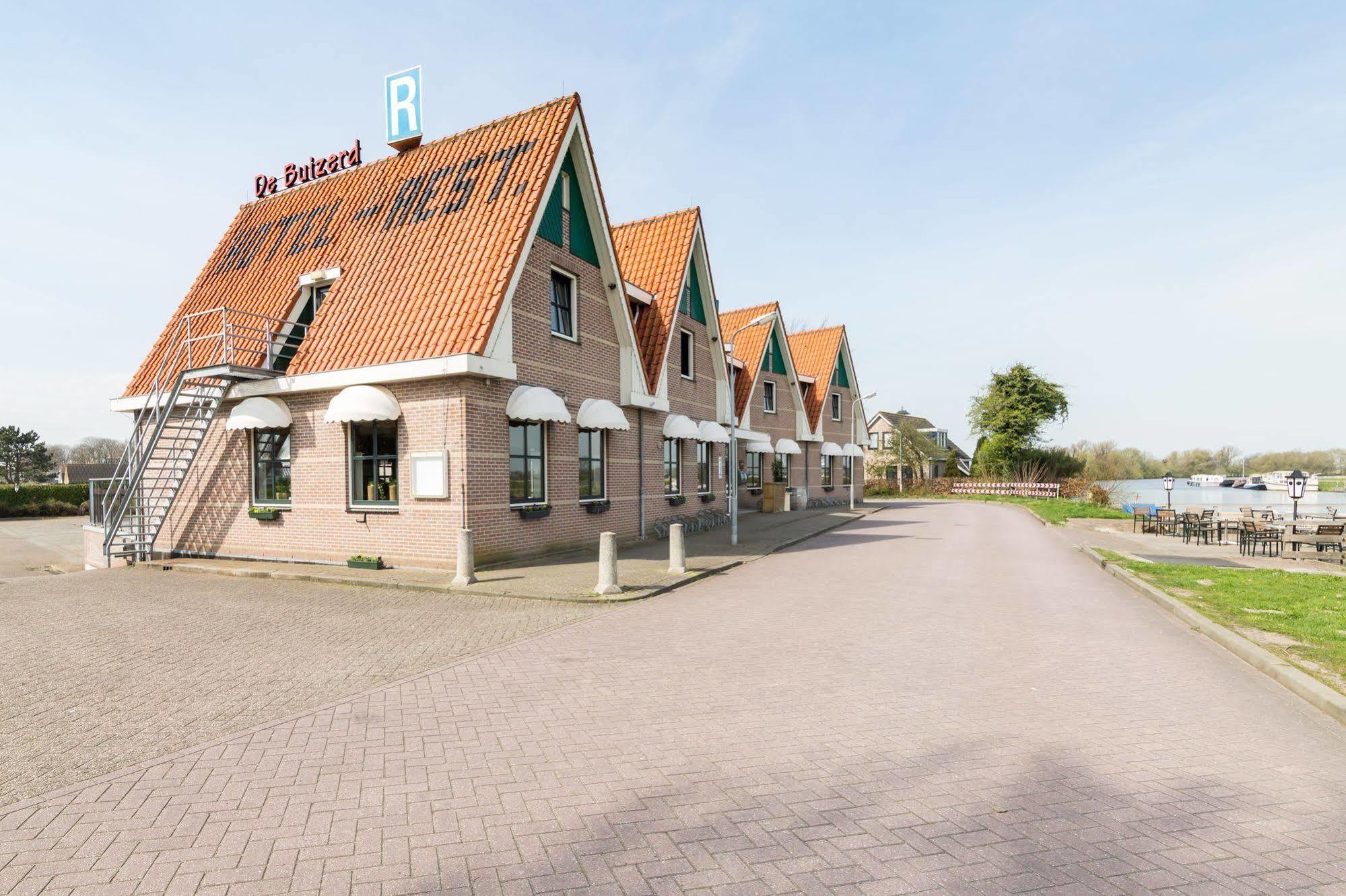 Hotel Restaurant De Buizerd Langedijk Eksteriør billede