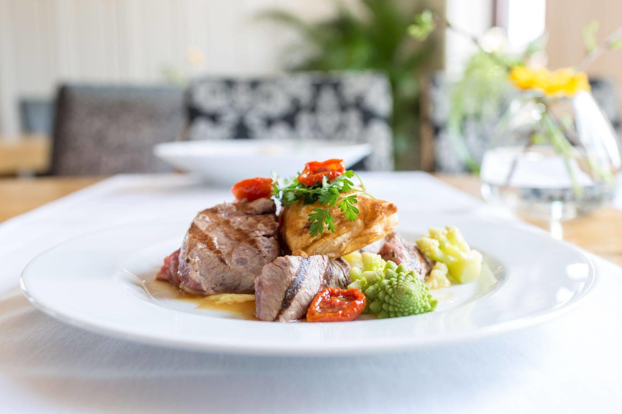 Hotel Restaurant De Buizerd Langedijk Eksteriør billede